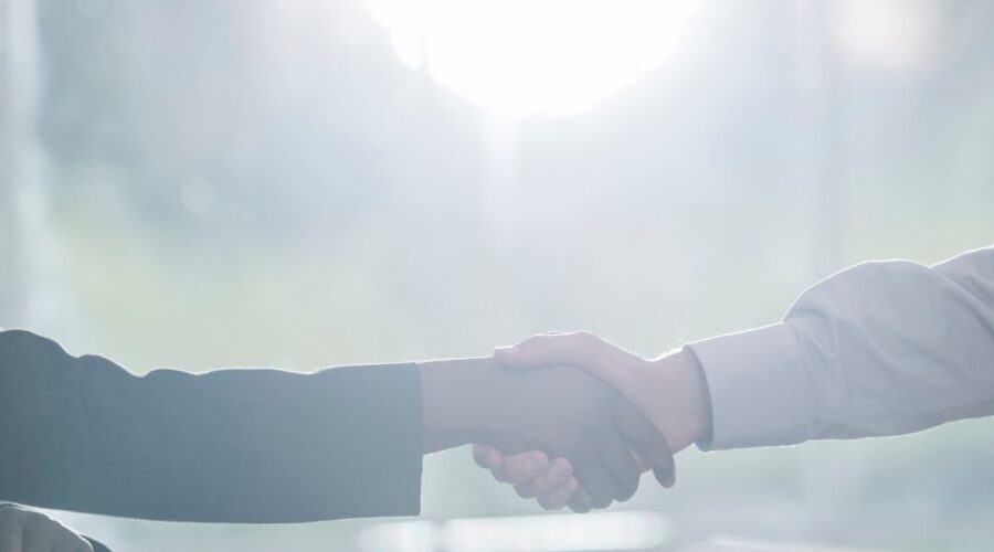 Entenda as fusões e aquisições e os principais cuidados para empresas