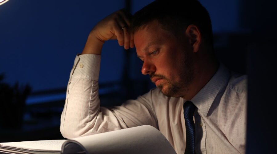 Como a incapacidade civil de um sócio afeta a continuidade da empresa?